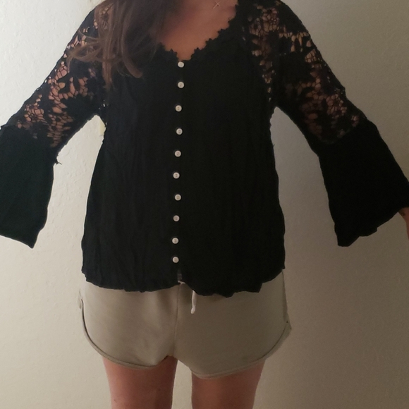 ๐HP๐1 Small left New lace crochet top - Picture 11 of 11